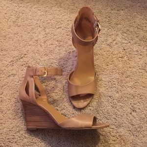 Nine West Tan Wedges